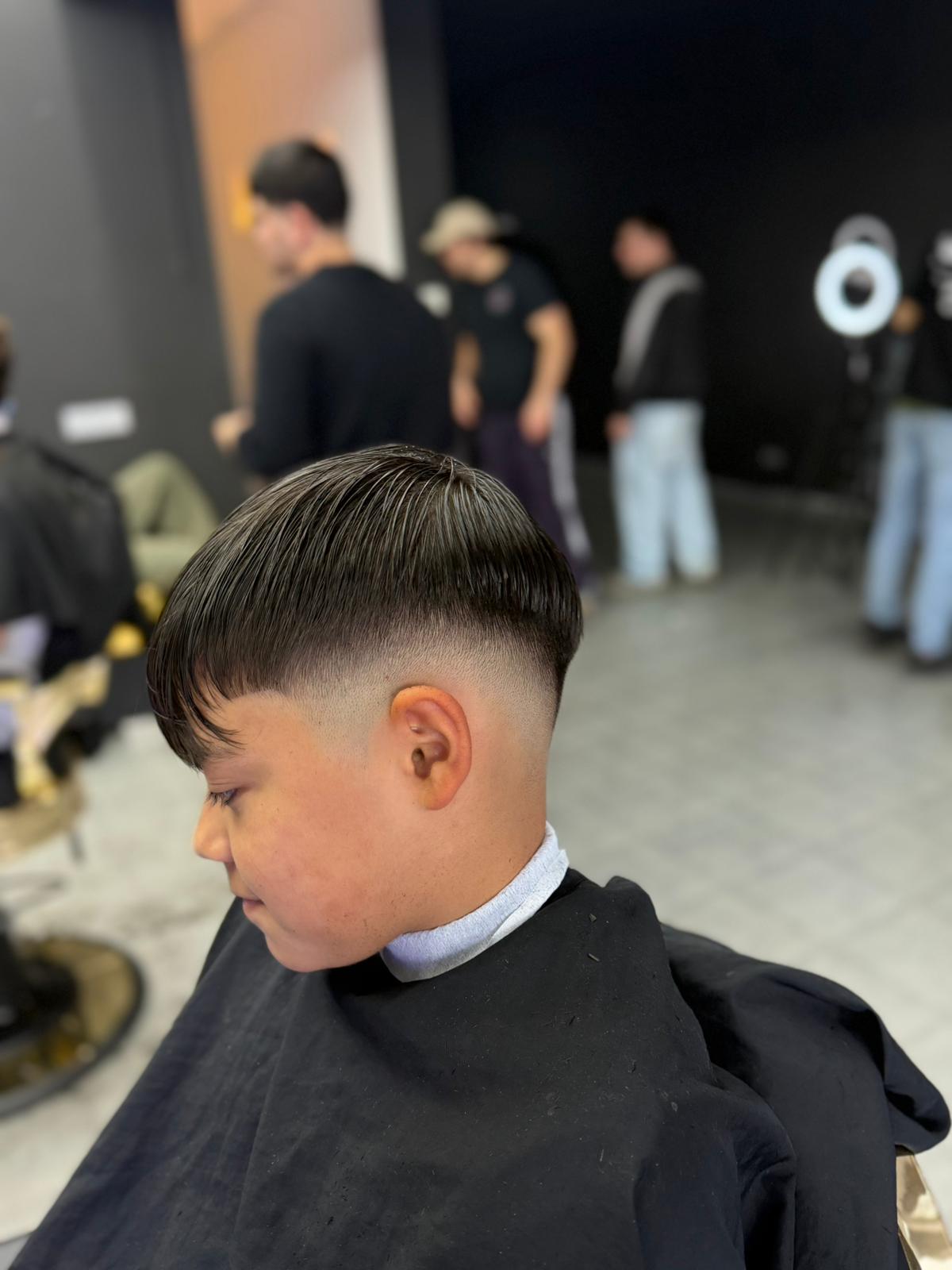 Moderner Fade mit sauberer Kontur
