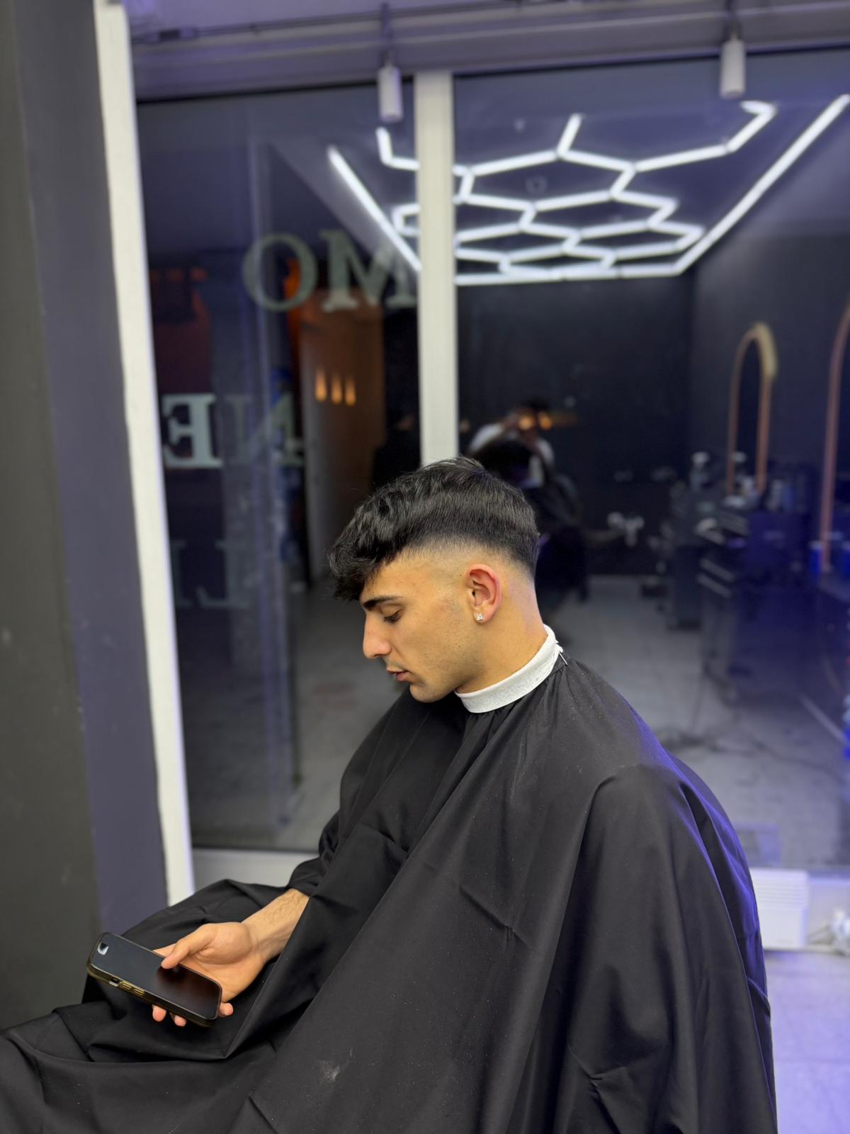 Bartstyling mit präzisen Linien