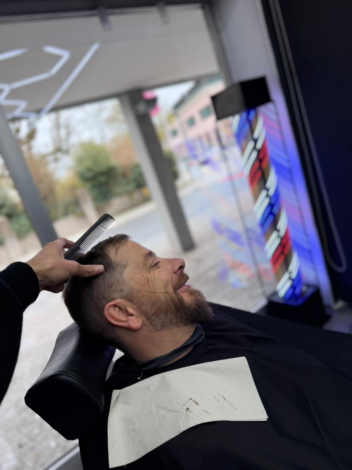 Barbershop Arbeitsplatz mit hochwertigem Setup
